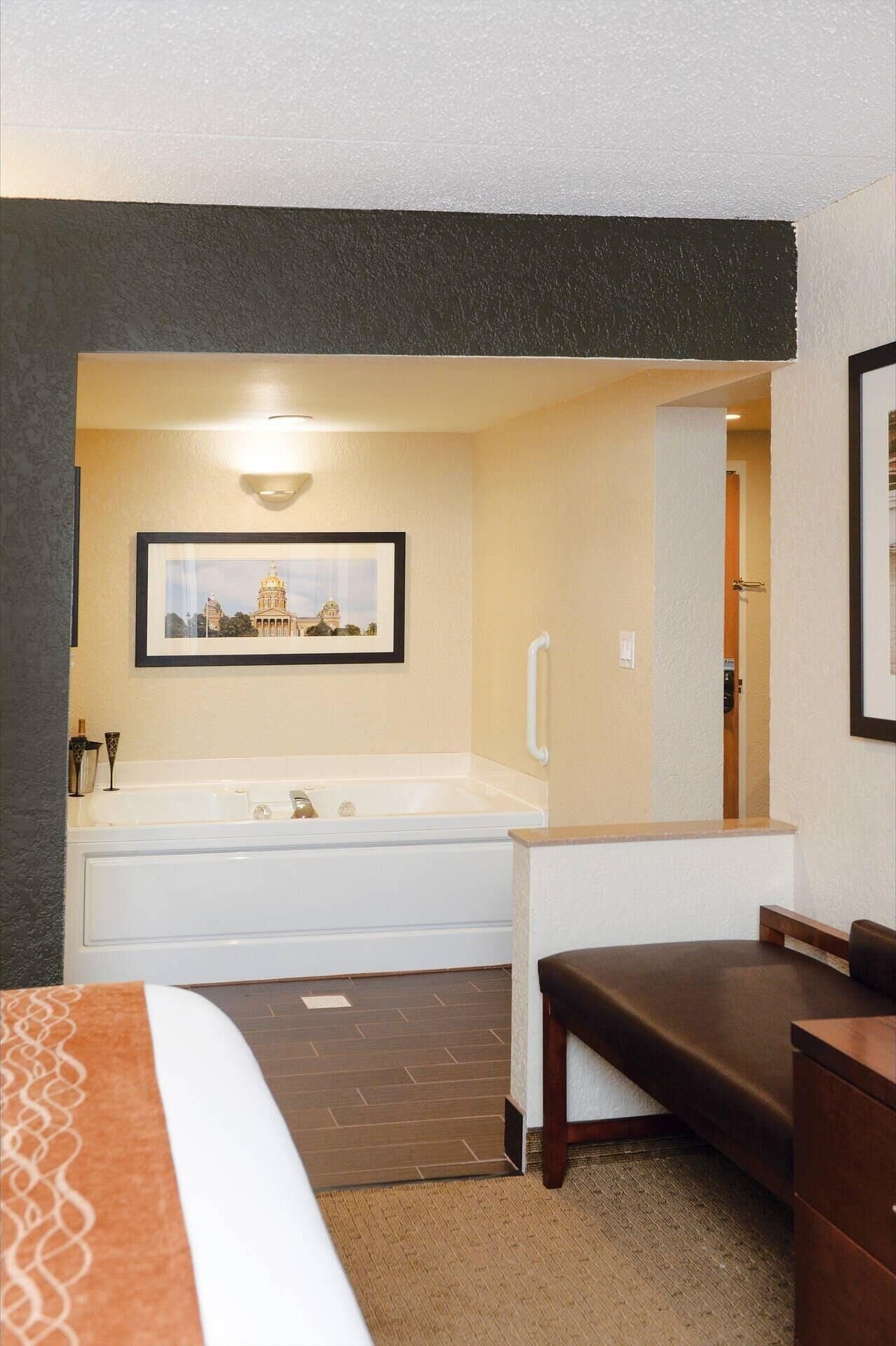 Comfort Inn & Suites Event Center jacuzzi suite