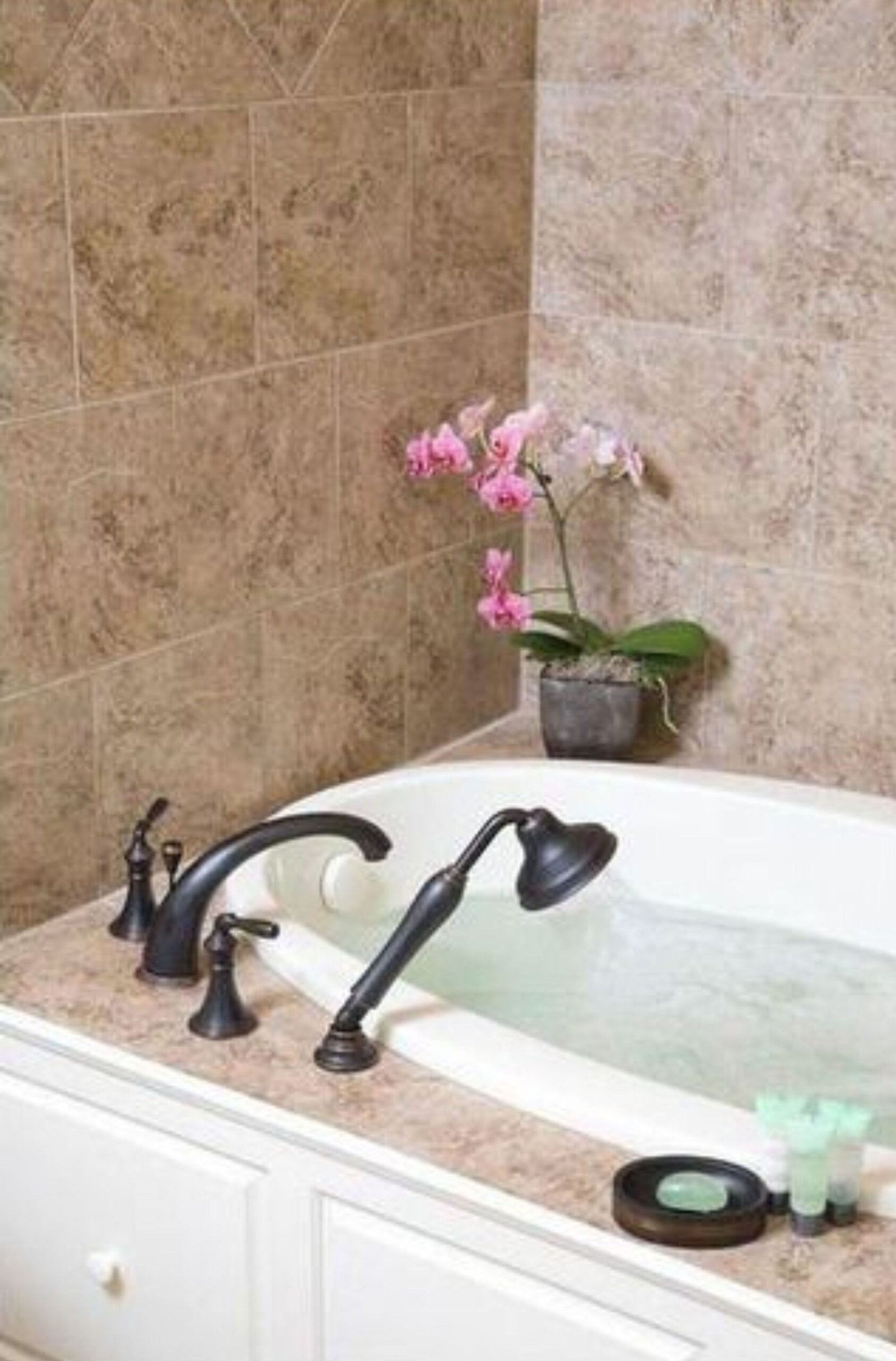 La Maison in Midtown Deluxe Suite with jetted tub