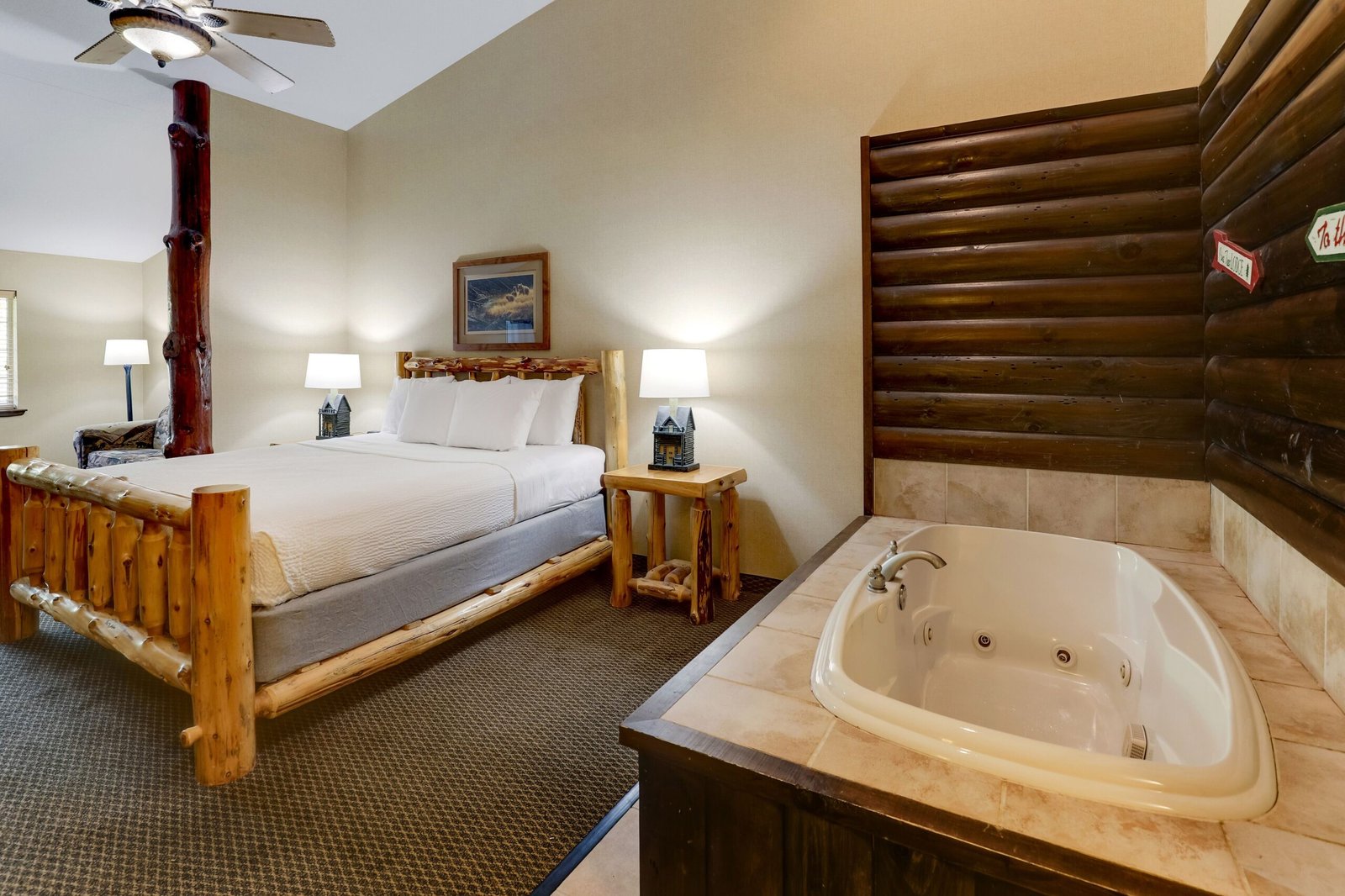 Stoney Creek Hotel Des Moines jacuzzi suite
