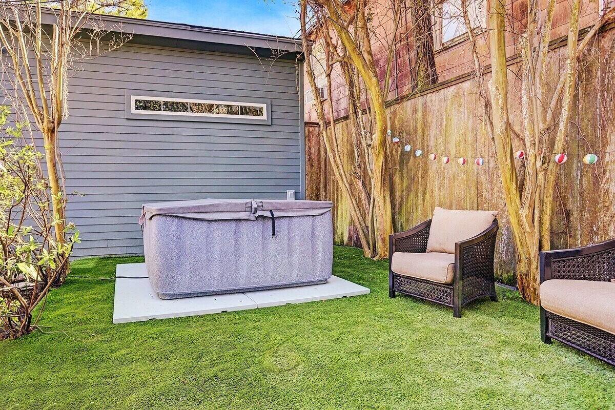 Houston vacation home with hot tub for families and groups