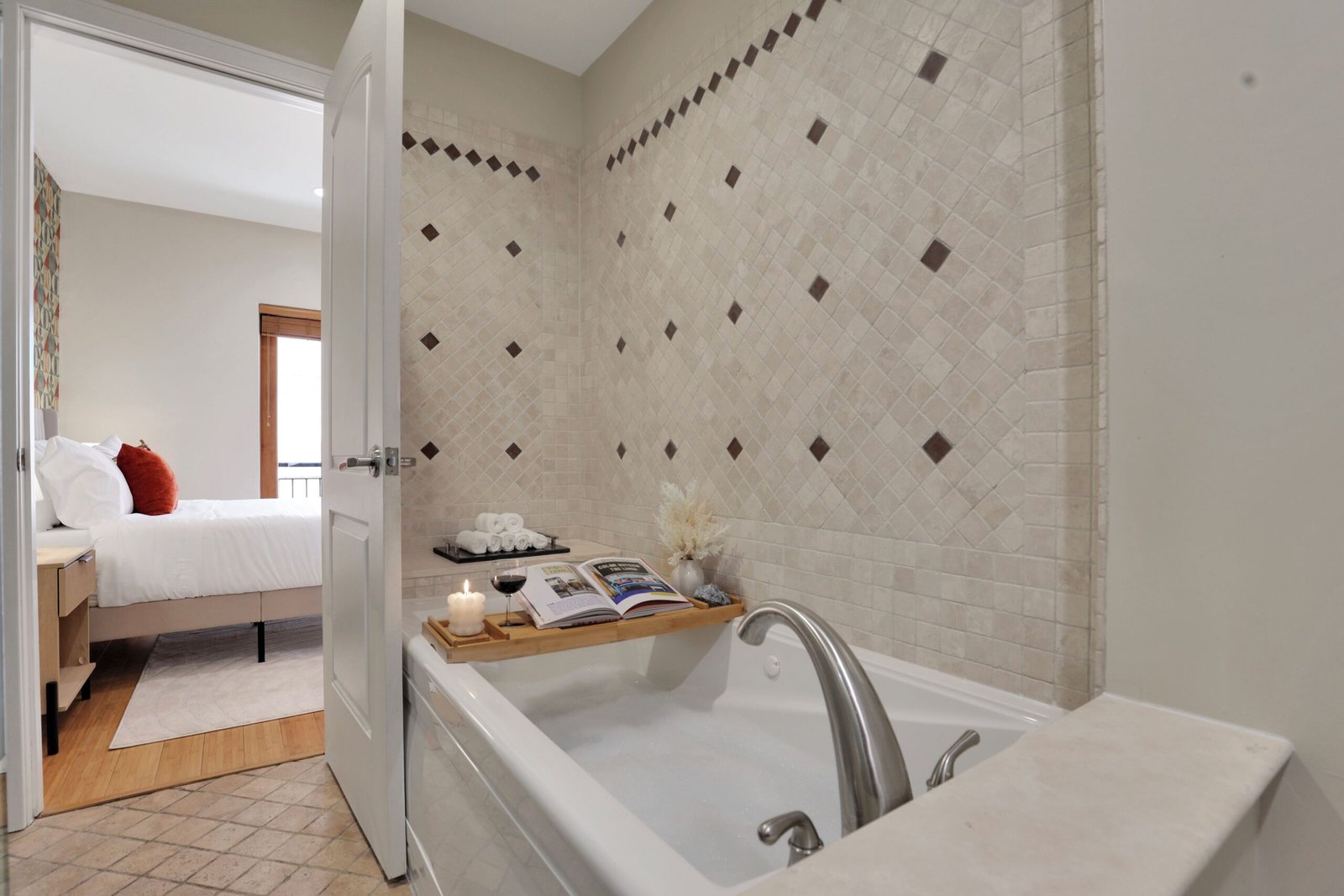 Stylish 3BR Townhouse with jacuzzi