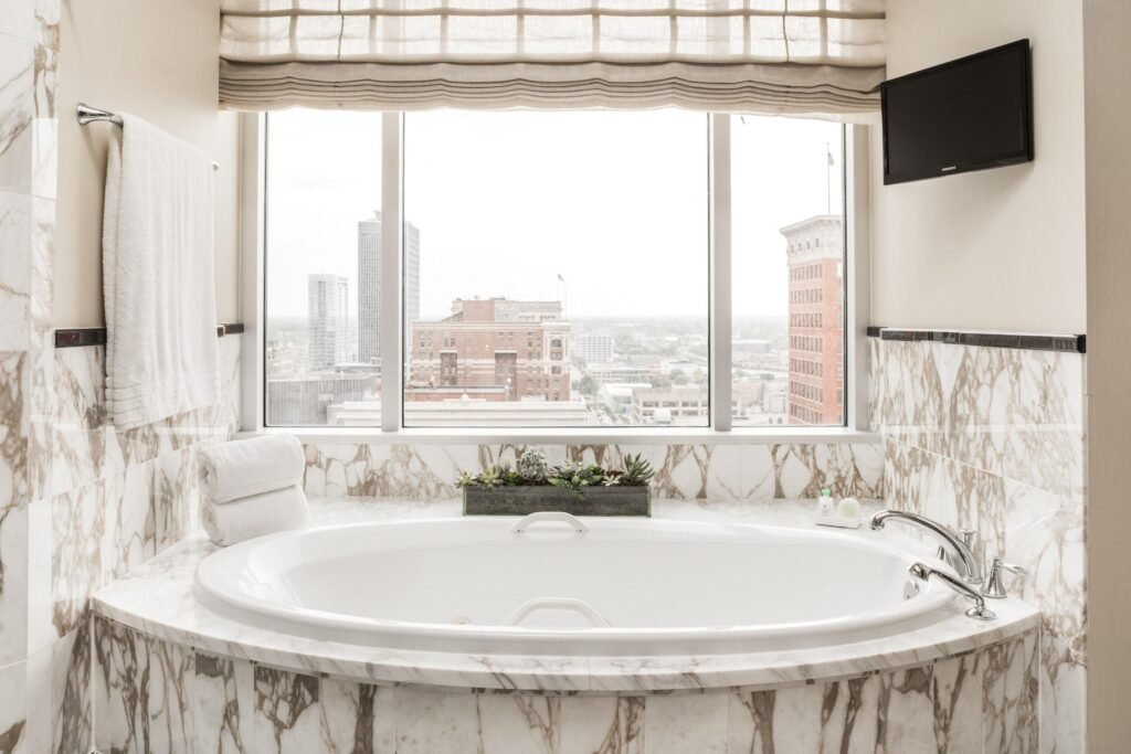 hotels with jacuzzi in room indianapolis