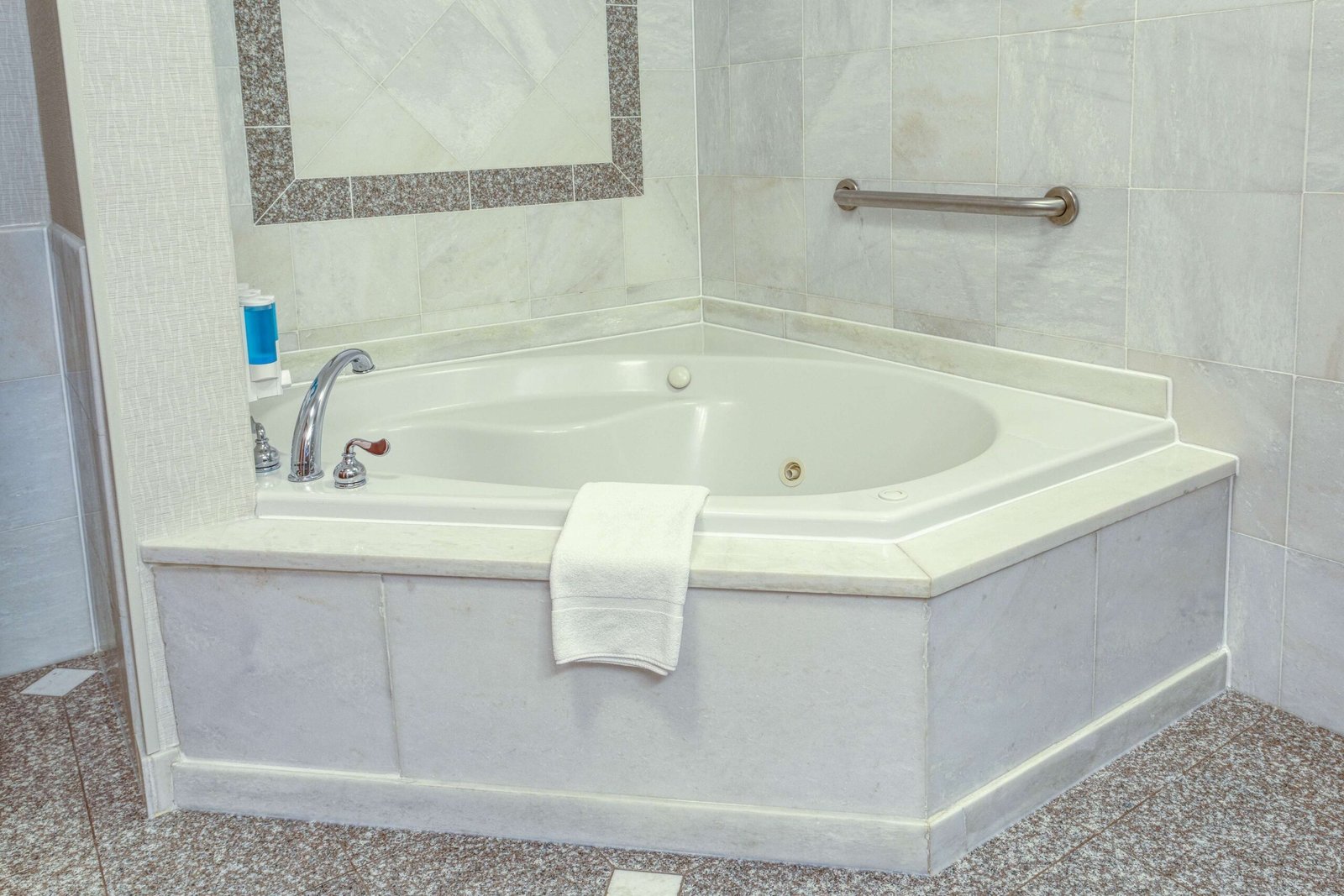 Drury Inn and Suites Indianapolis Northeast jacuzzi suite spa tub