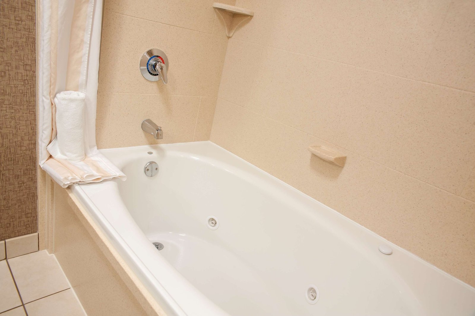 Hilton Garden Inn Indianapolis South Greenwood jacuzzi suite