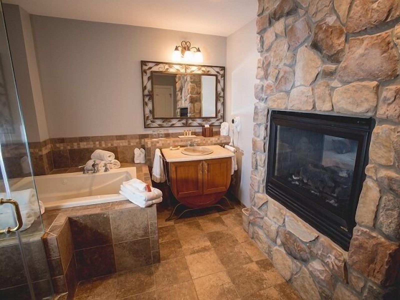 Minerals Hotel Vernon New Jersey jacuzzi suite mountain spa