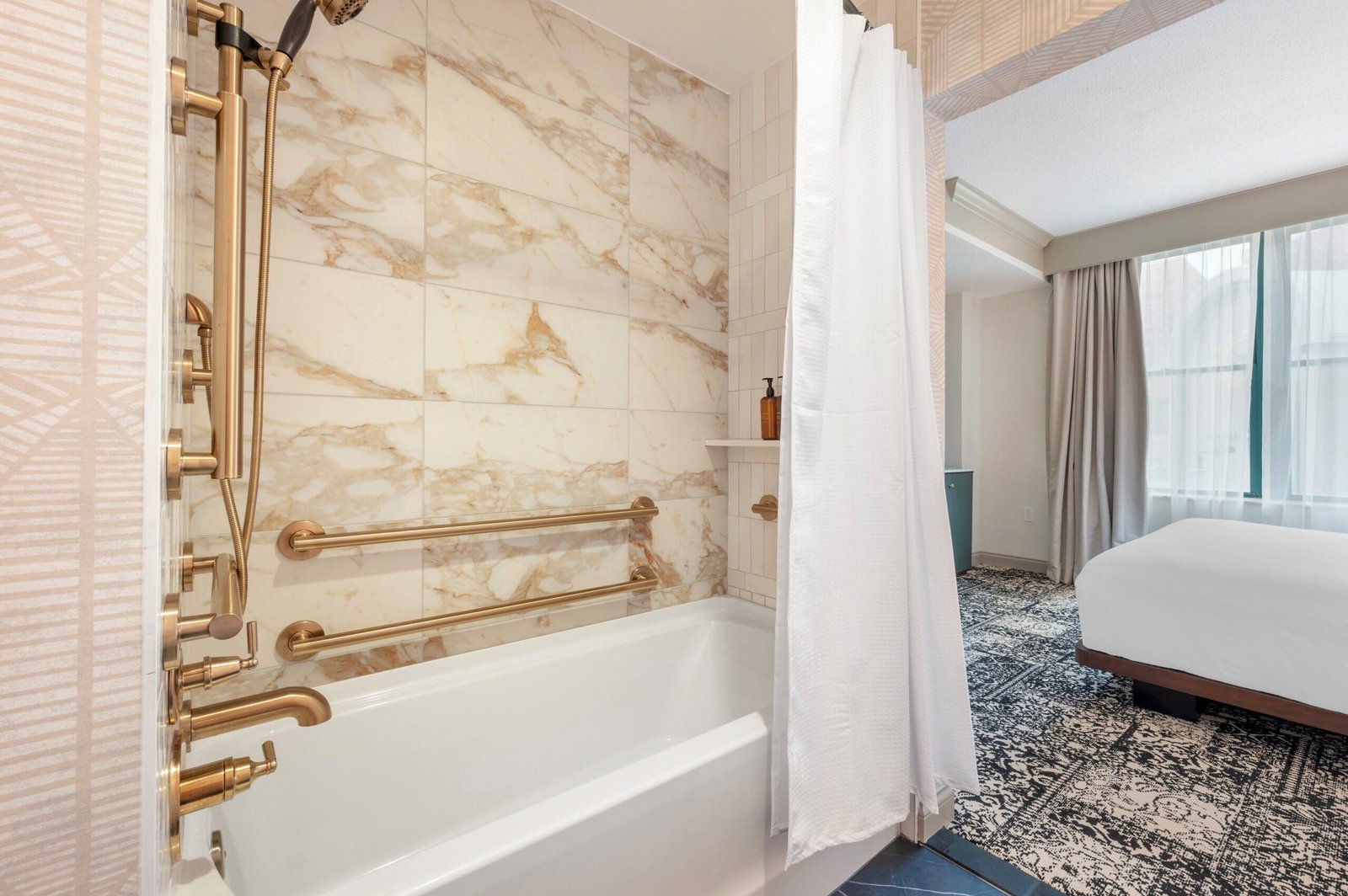 Omni Severin Hotel Indianapolis jacuzzi suite Art Deco historic