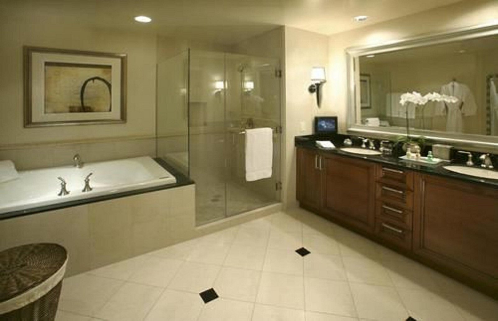 The Signature at MGM Grand Las Vegas jacuzzi suite non-gaming