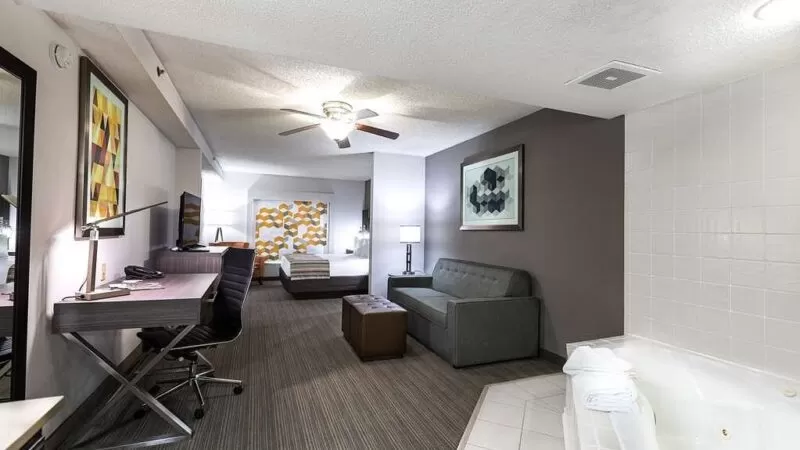 Country Inn and Suites by Radisson Lake Norman Huntersville NC jacuzzi suite