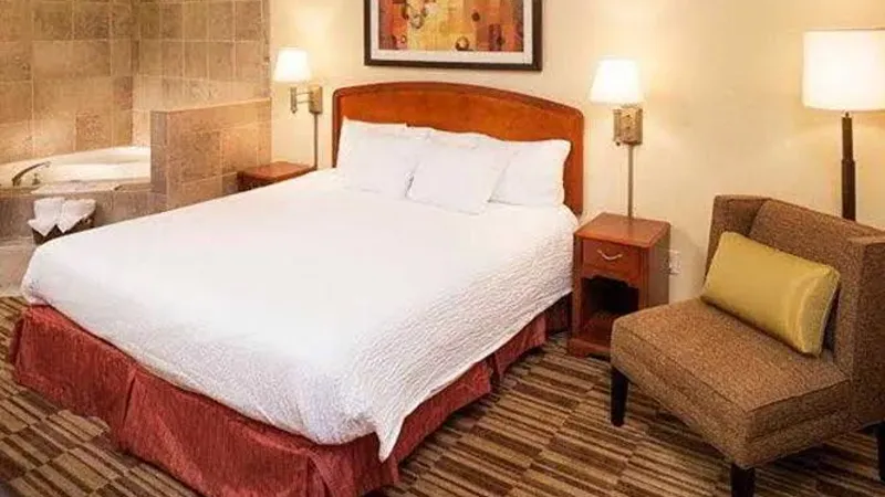 Courtyard by Marriott Woburn Boston North jacuzzi suite