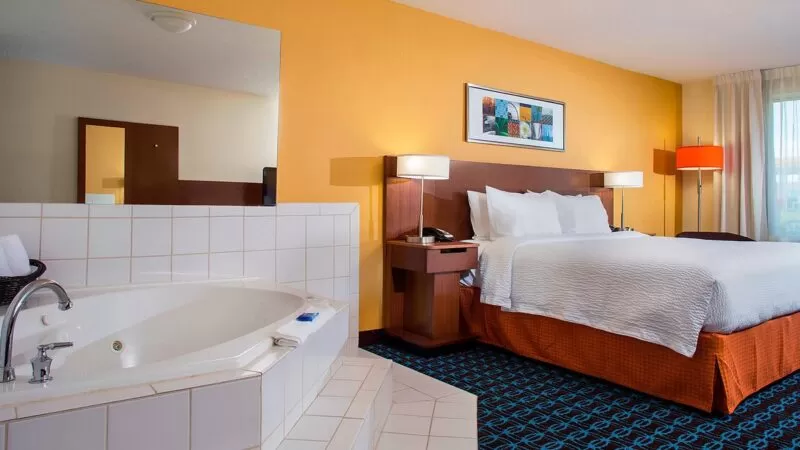 Fairfield Inn by Marriott Charlotte Mooresville Lake Norman jacuzzi suite