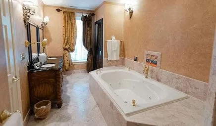 1840s Carrollton Inn Baltimore soaking tub suite most romantic