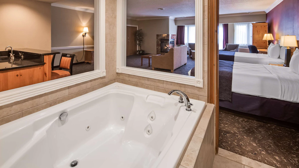 Best Western Greenfield Inn Allen Park Detroit jacuzzi suite near Henry Ford Museum