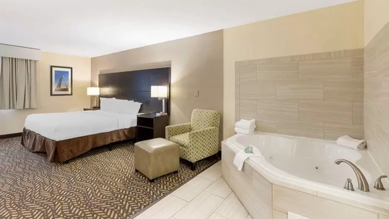 Best Western St. Louis Inn jacuzzi suite most affordable