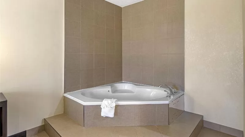 Best Western Suites Near Opryland Nashville jacuzzi suite Grand Ole Opry