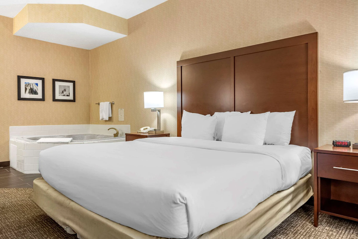 Comfort Inn Meadowlands Washington PA jacuzzi suite best value