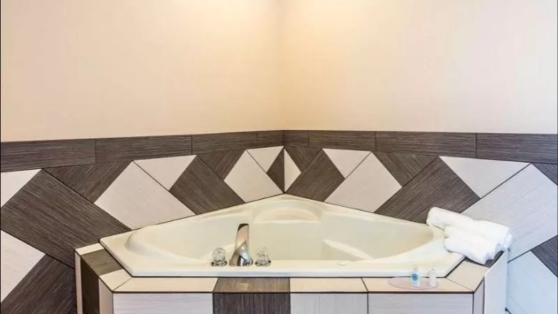 Comfort Inn Suites Moore Oklahoma City jacuzzi suite best value