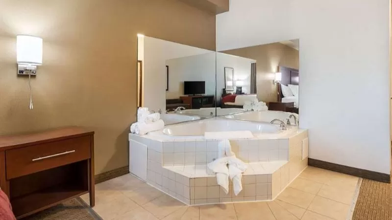 Comfort Suites Atlantic City North Absecon jacuzzi suite budget