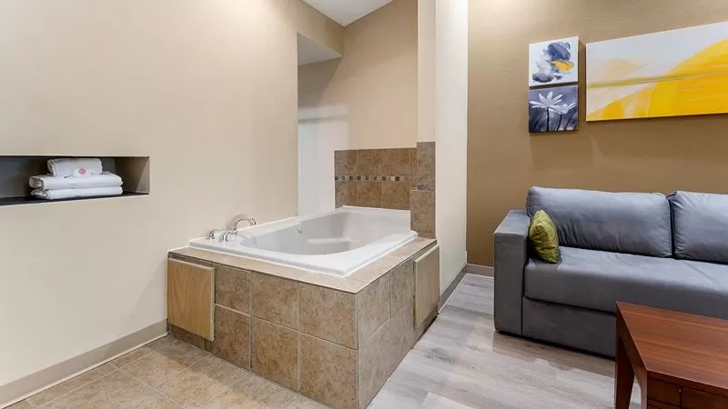 Comfort Suites Monaca Pittsburgh jacuzzi suite best for couples
