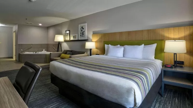 Country Inn Suites by Radisson Oklahoma City Airport jacuzzi suite best near airport