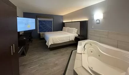 Holiday Inn Express Suites Columbia East Maryland jacuzzi suite best for families