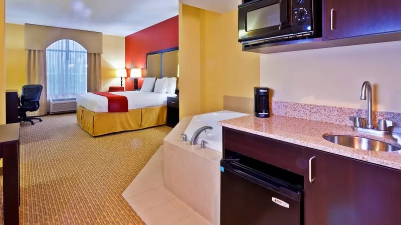 Holiday Inn Express Suites Nashville Opryland jacuzzi suite best rated for price