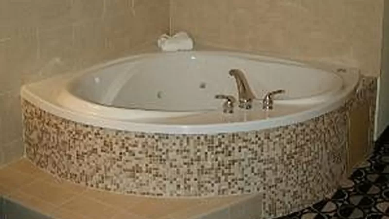 Holiday Inn St. Louis Fairview Heights jacuzzi suite best for shopping