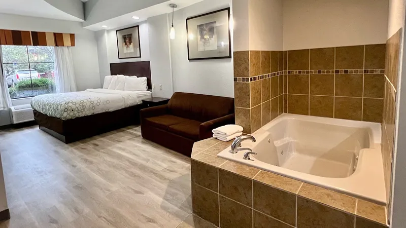 HomeTowne Studios Suites Washington PA jacuzzi suite most affordable