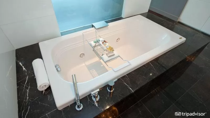 Hotel Beaux Arts Autograph Collection Miami jacuzzi suite best spa experience