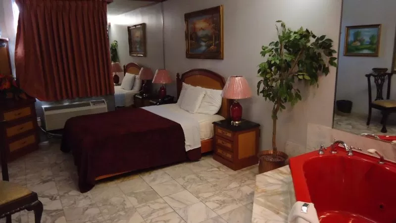 Paris Suites Hotel Queens New York jacuzzi suite budget whirlpool