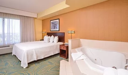 SpringHill Suites Marriott Arundel Mills BWI Airport Baltimore jacuzzi suite best near airport