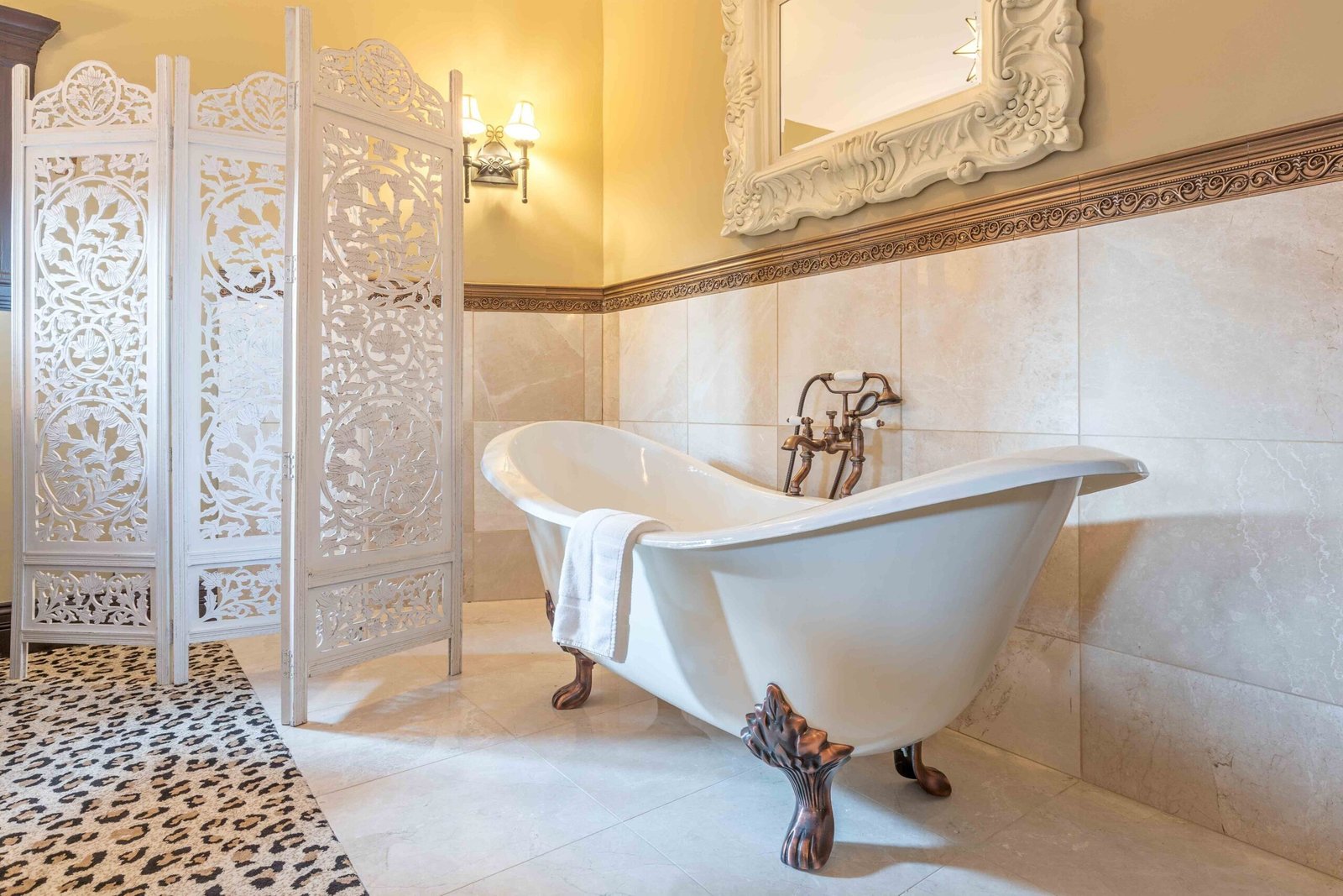 The Detroit Club soaking tub suite historic boutique downtown
