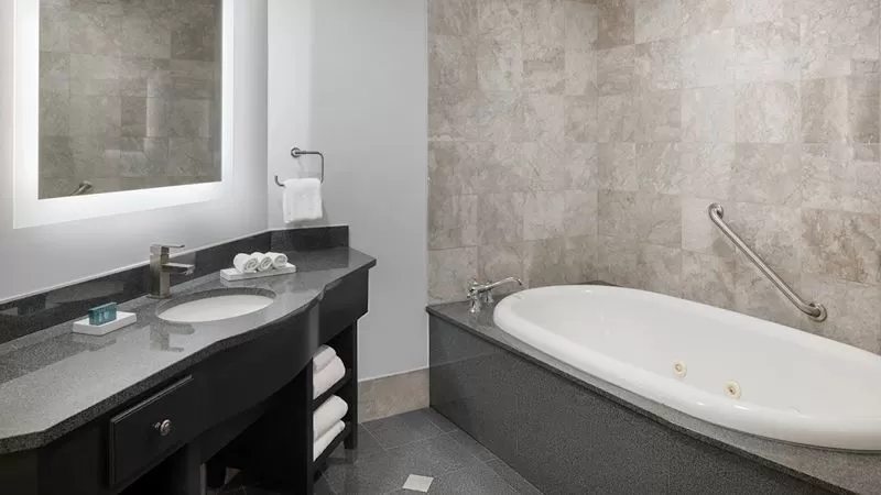 Hilton Pennywell St. Louis at the Arch jacuzzi suite best downtown location