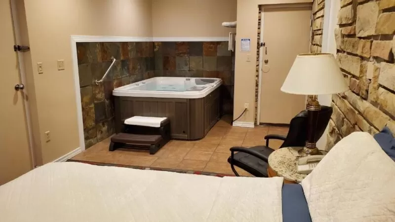 Jefferson Hills Hotel Clairton Pittsburgh jacuzzi suite best overall