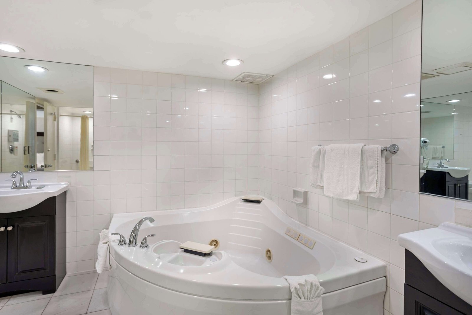 Best Western Atlantic City Beach Block jacuzzi suite closest to the boardwalk