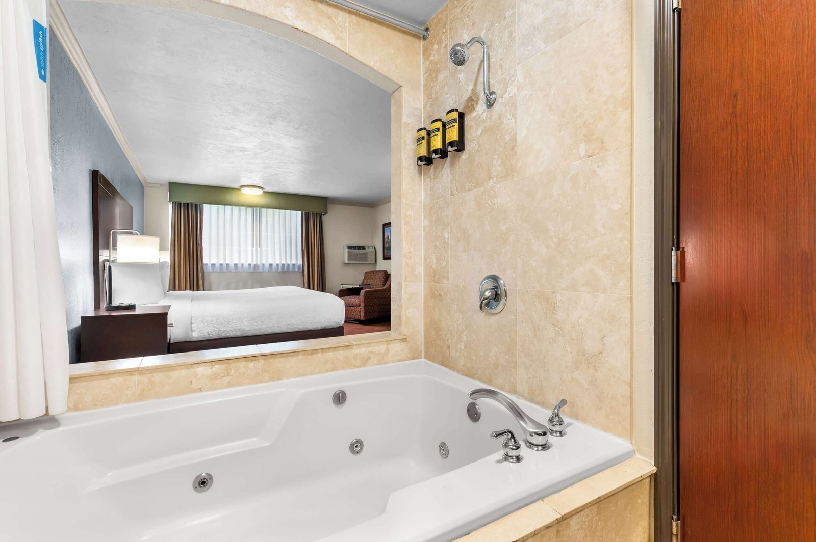 Best Western Plus Parkway Inn Wilsonville Oregon jacuzzi suite