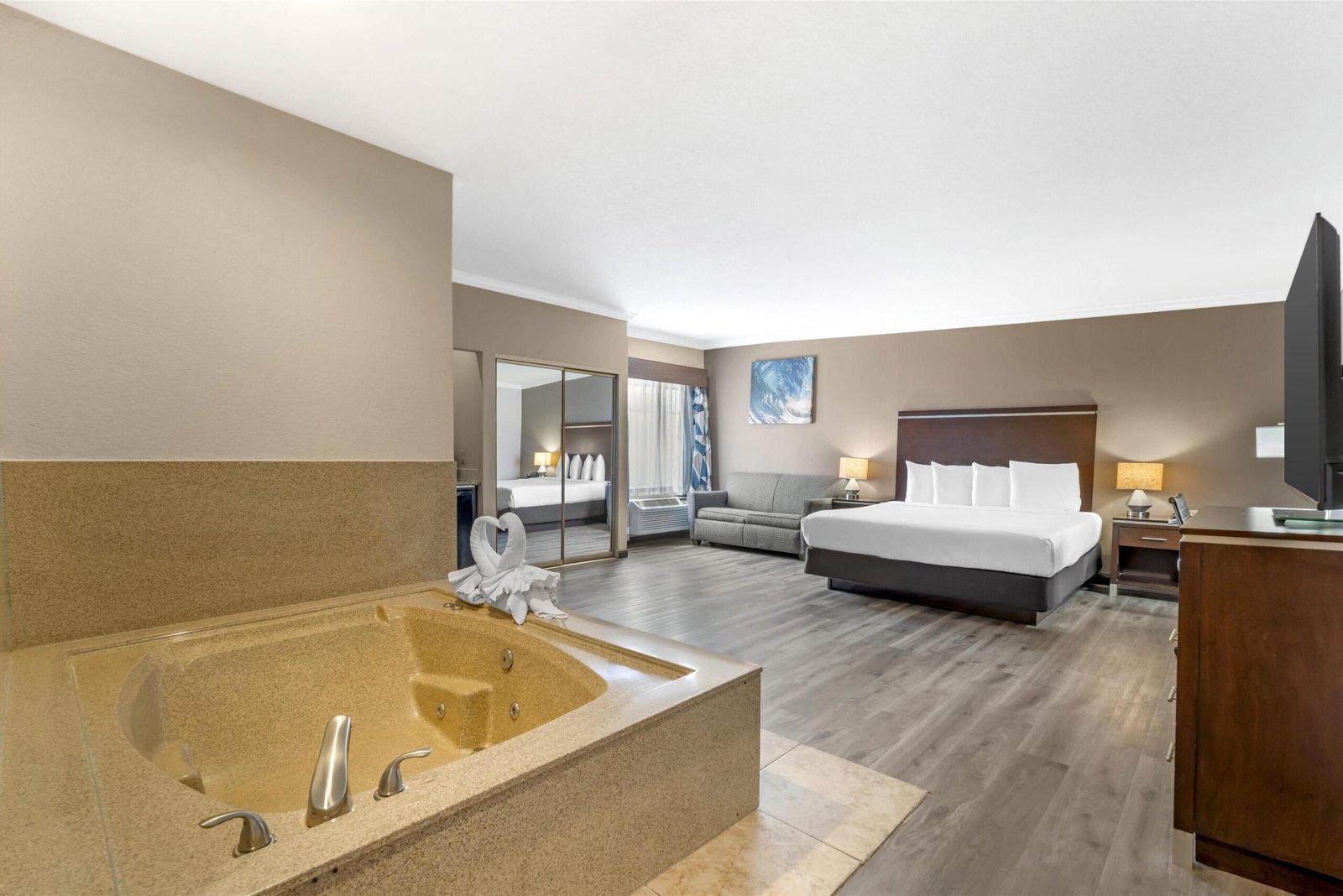 Best Western Redondo Beach Galleria Hotel - Beach City LA jacuzzi suite best in redondo beach