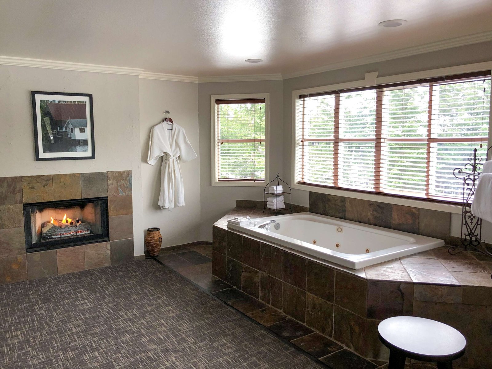 Best Western Wesley Inn Suites Gig Harbor Washington jacuzzi suite