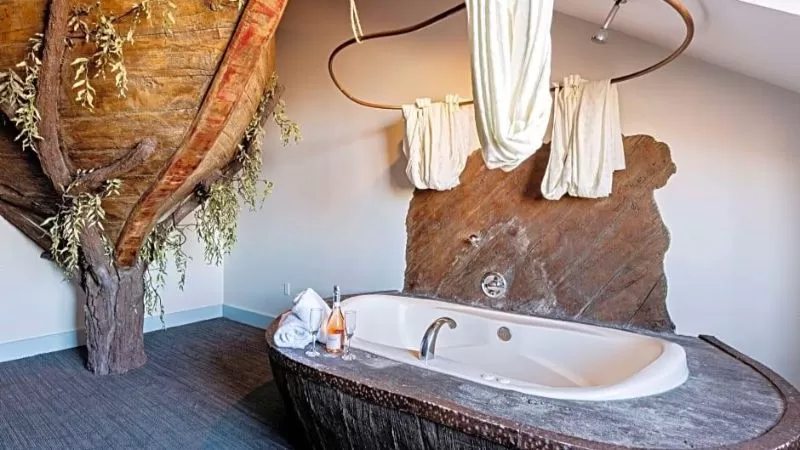 Chateau Avalon Hotel & Spa jacuzzi suite most romantic