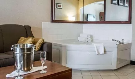 Comfort Suites Portland Southwest jacuzzi suite most affordable