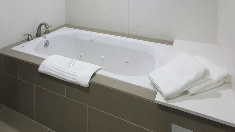 Comfort Suites West Omaha jacuzzi suite best in west Omaha