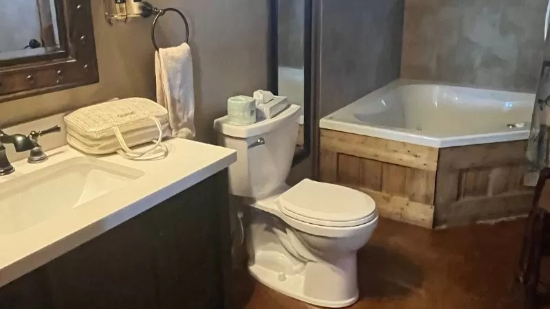 Country Inn Cottages Fredericksburg Texas jacuzzi suite most affordable