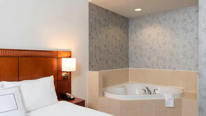Courtyard San Antonio North Stone Oak at Legacy jacuzzi suite best amenities