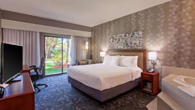 Courtyard by Marriott San Diego Central jacuzzi suite most affordable
