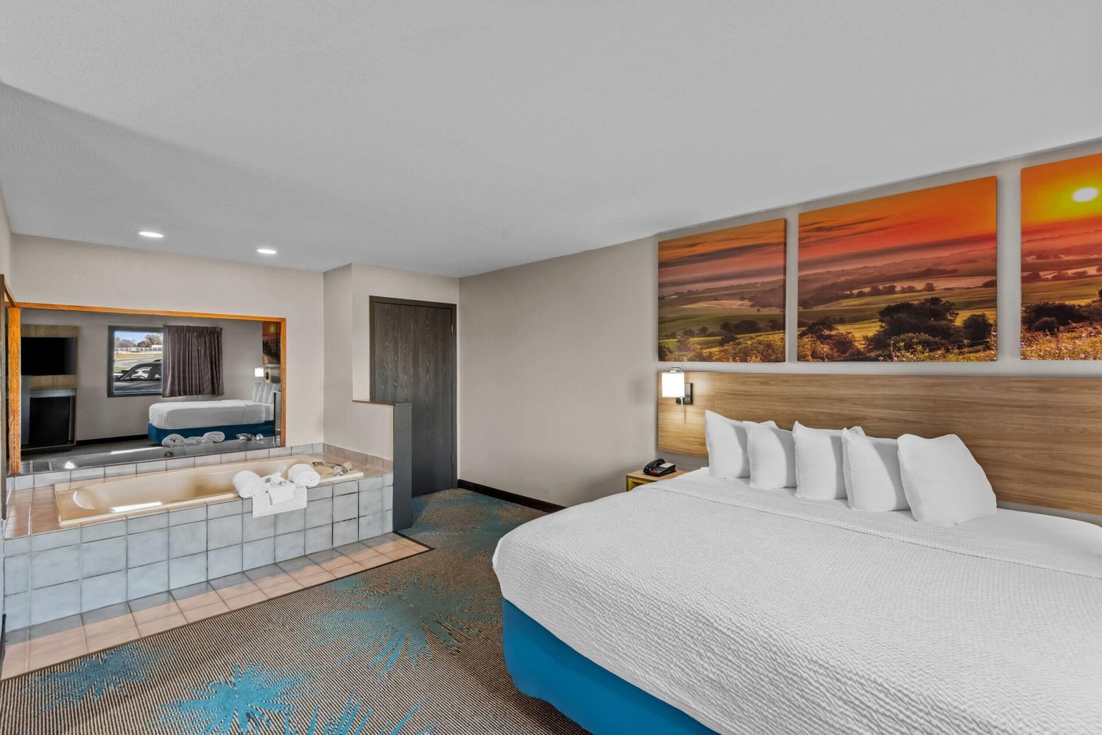 Days Inn Suites by Wyndham Des Moines Airport jacuzzi suite best near airport