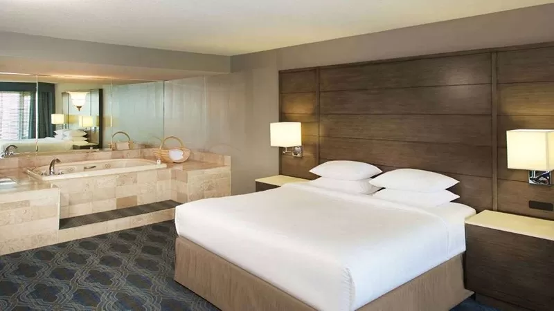 DoubleTree by Hilton Bloomington Minneapolis South jacuzzi suite best near airport