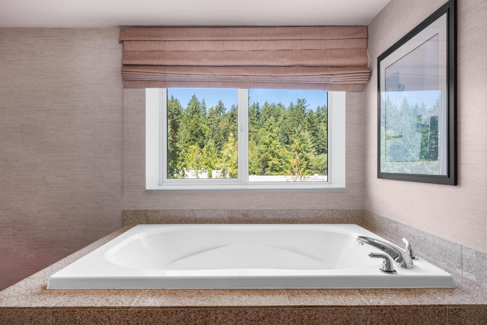 Eastgate Hotel BW Signature Collection Bellevue Washington jacuzzi suite