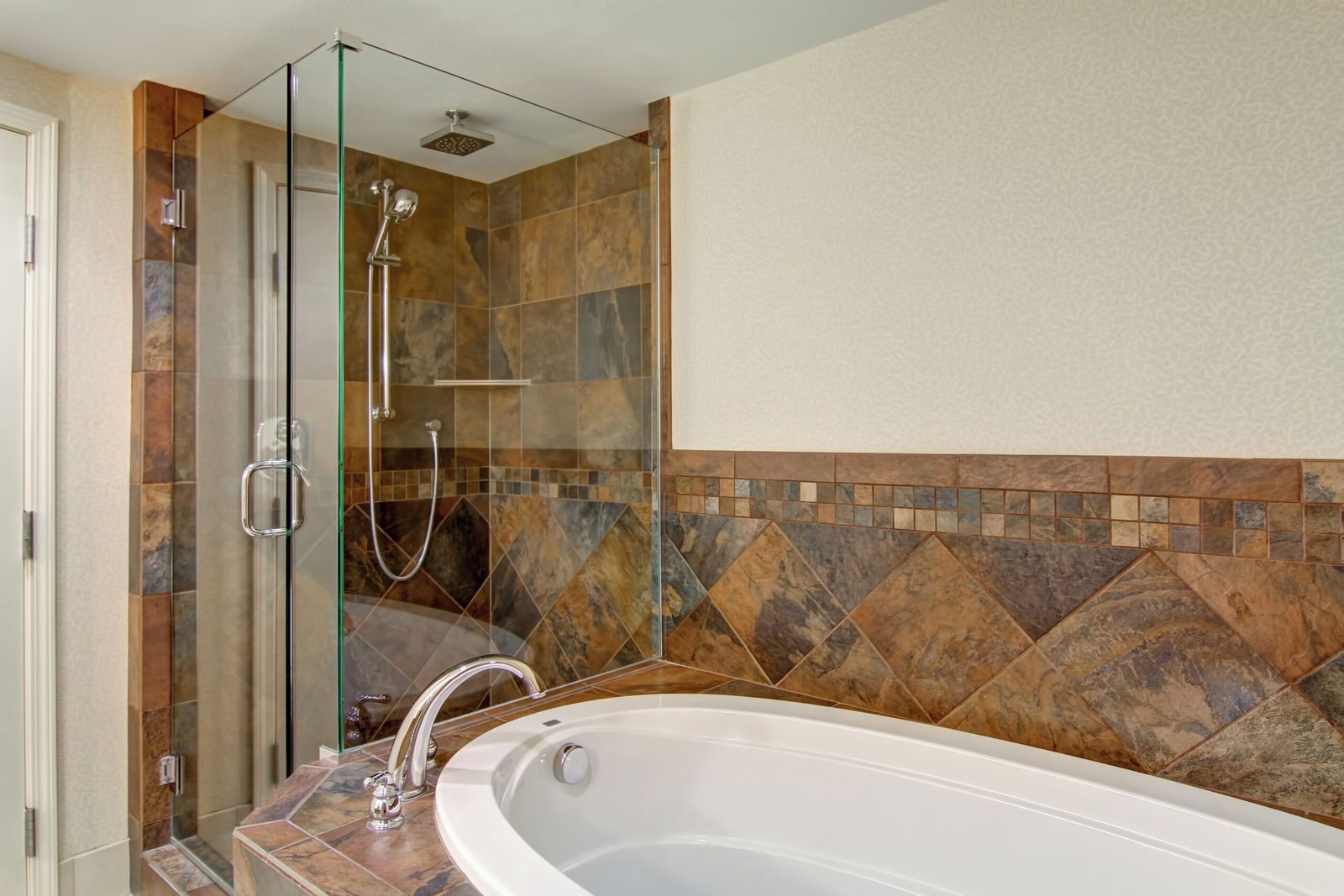 Hilton Garden Inn Seattle Issaquah jacuzzi suite best suburban pick