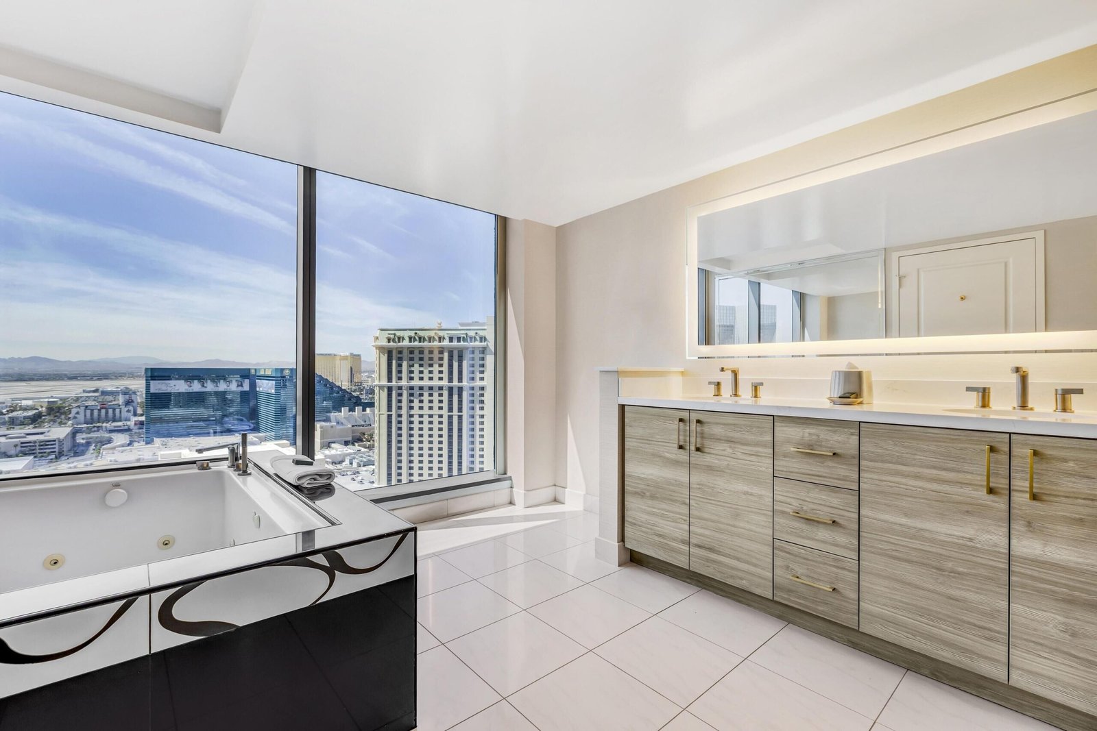 Hilton Grand Vacations Club Elara Center Strip Las Vegas jacuzzi suite best value on the strip