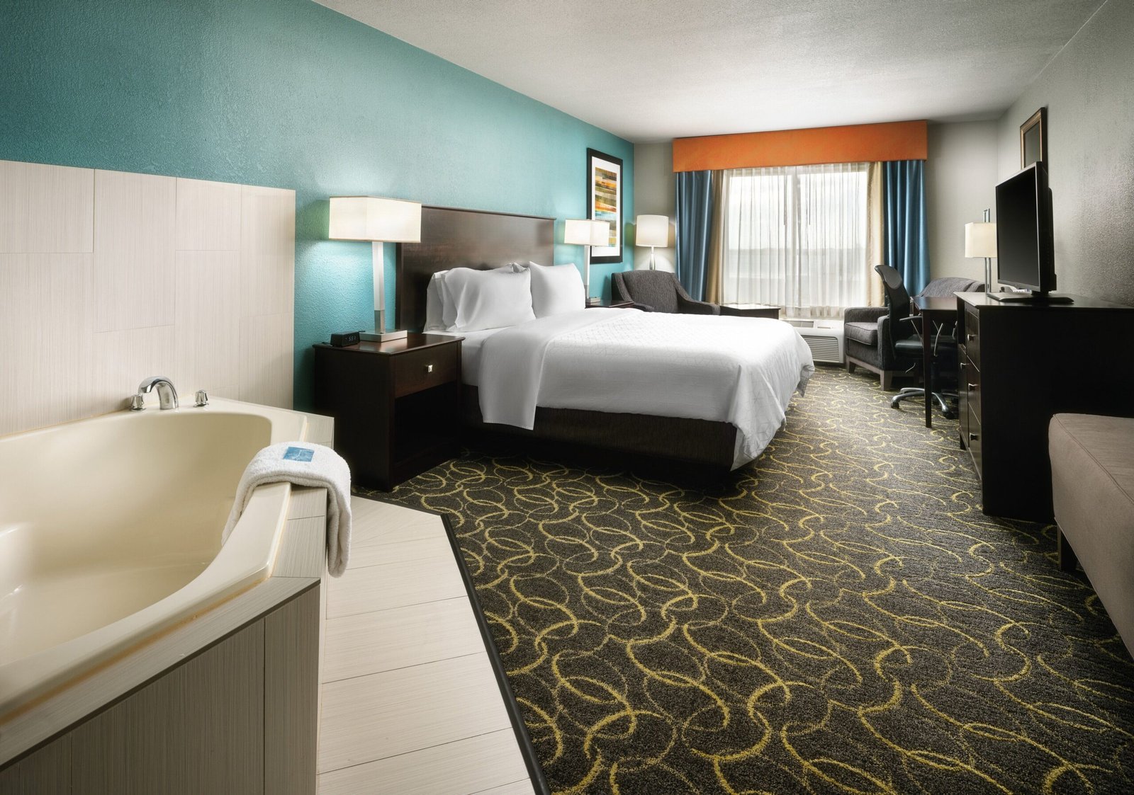 Holiday Inn Express Suites DFW Grapevine jacuzzi suite best near DFW airport