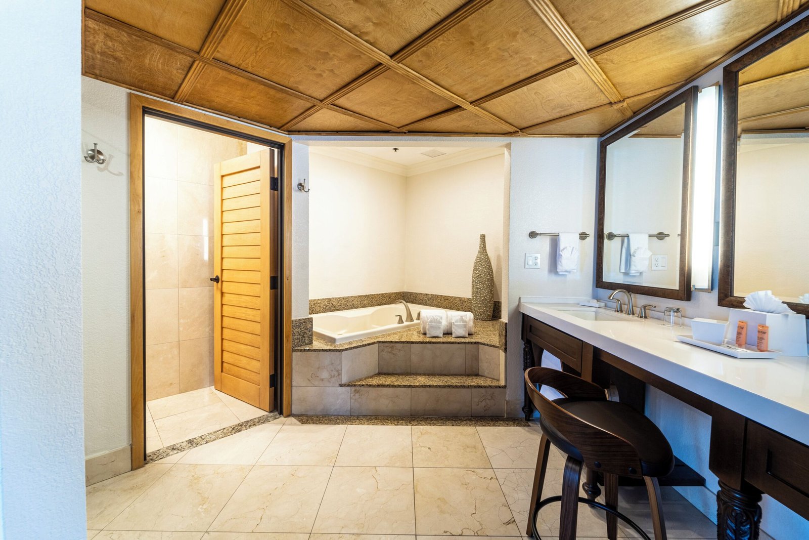Pacific Terrace Hotel jacuzzi suite best beachfront luxury